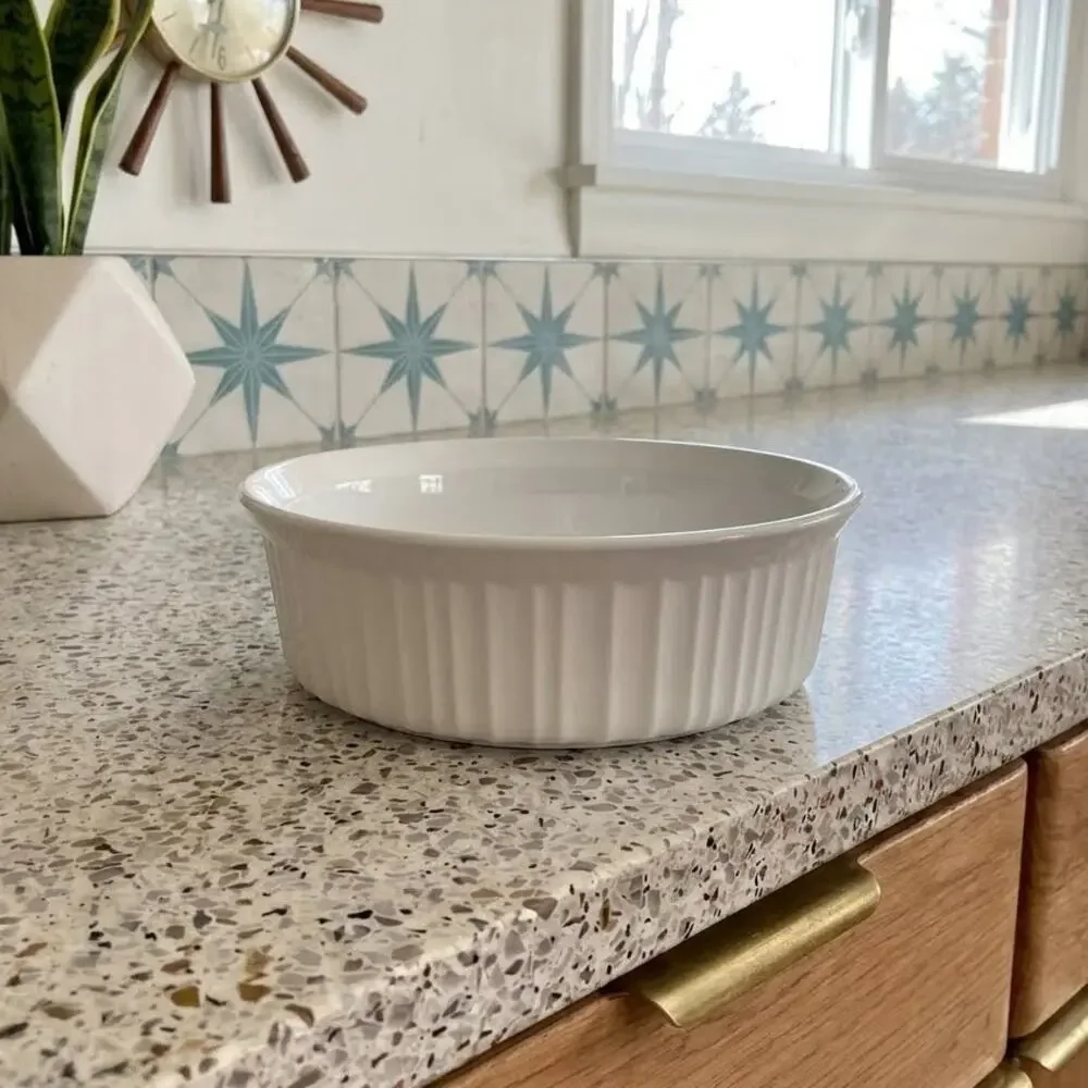 Corning Ware French White F-5-B 1.6 Liter Round Casserole Dish USA Mint 7.5